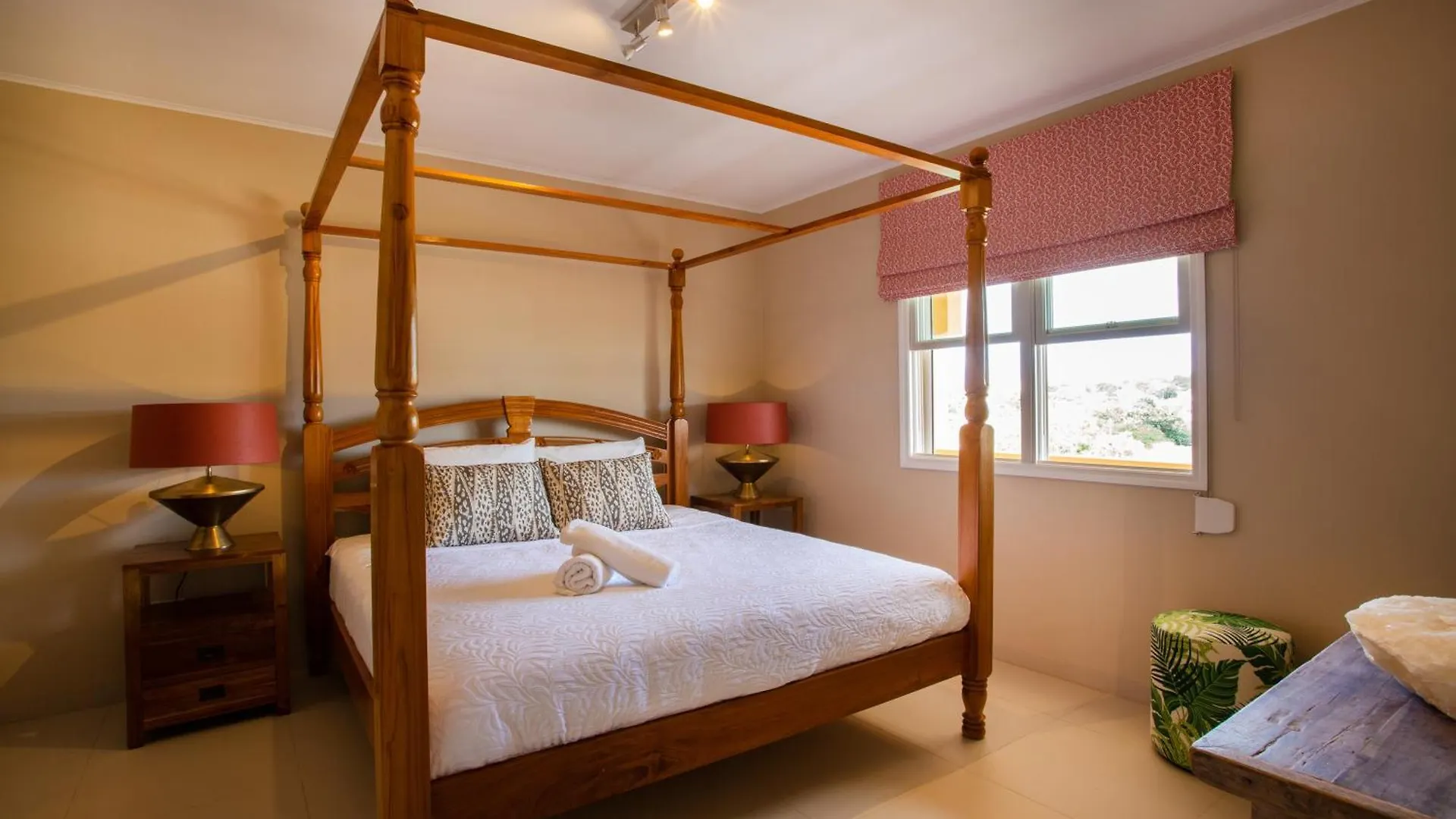 The Strand - The Beach, Penthouse 4A Willemstad Apartment
