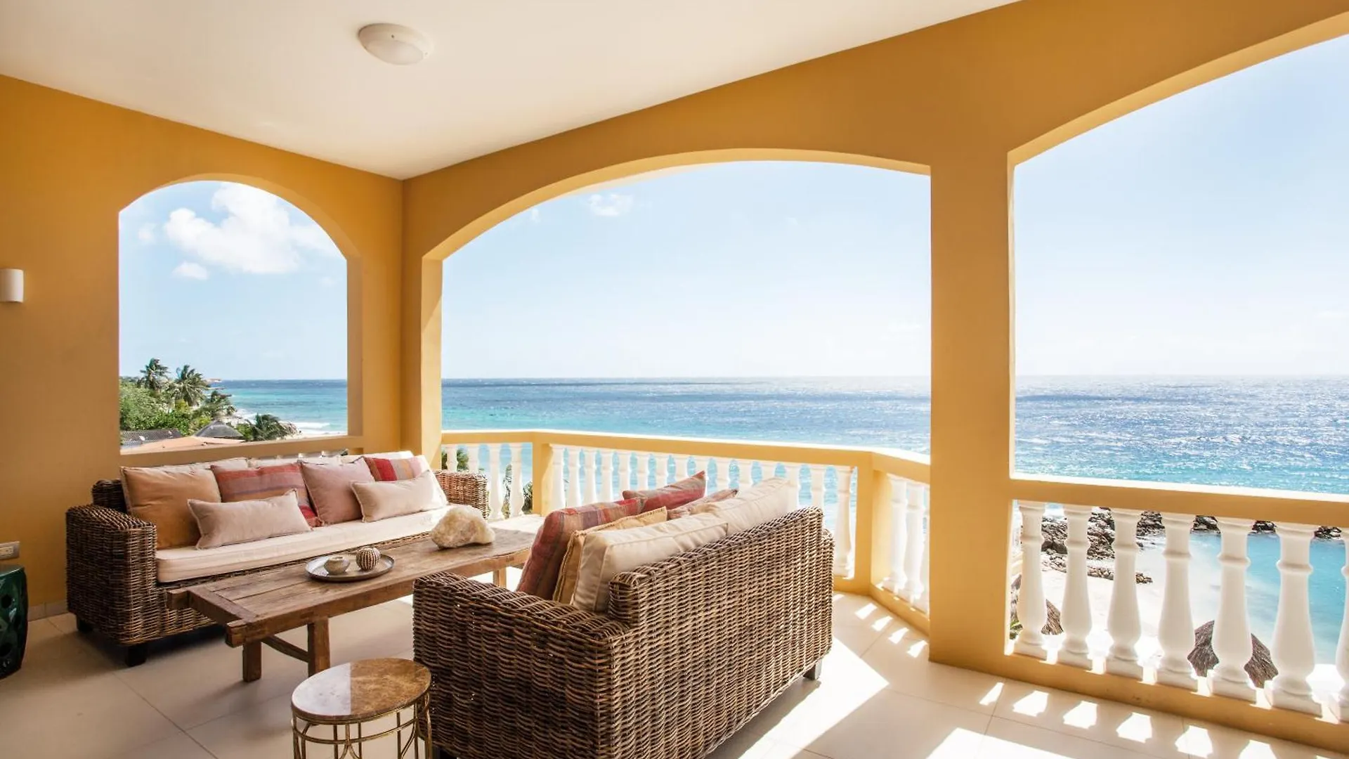 The Strand - The Beach, Penthouse 4A Willemstad Apartment